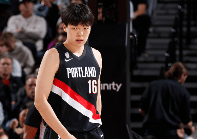 赛一边跟队, 虎扑