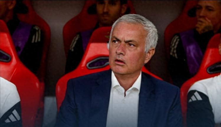 而里奥阿维, 穆帅执教本