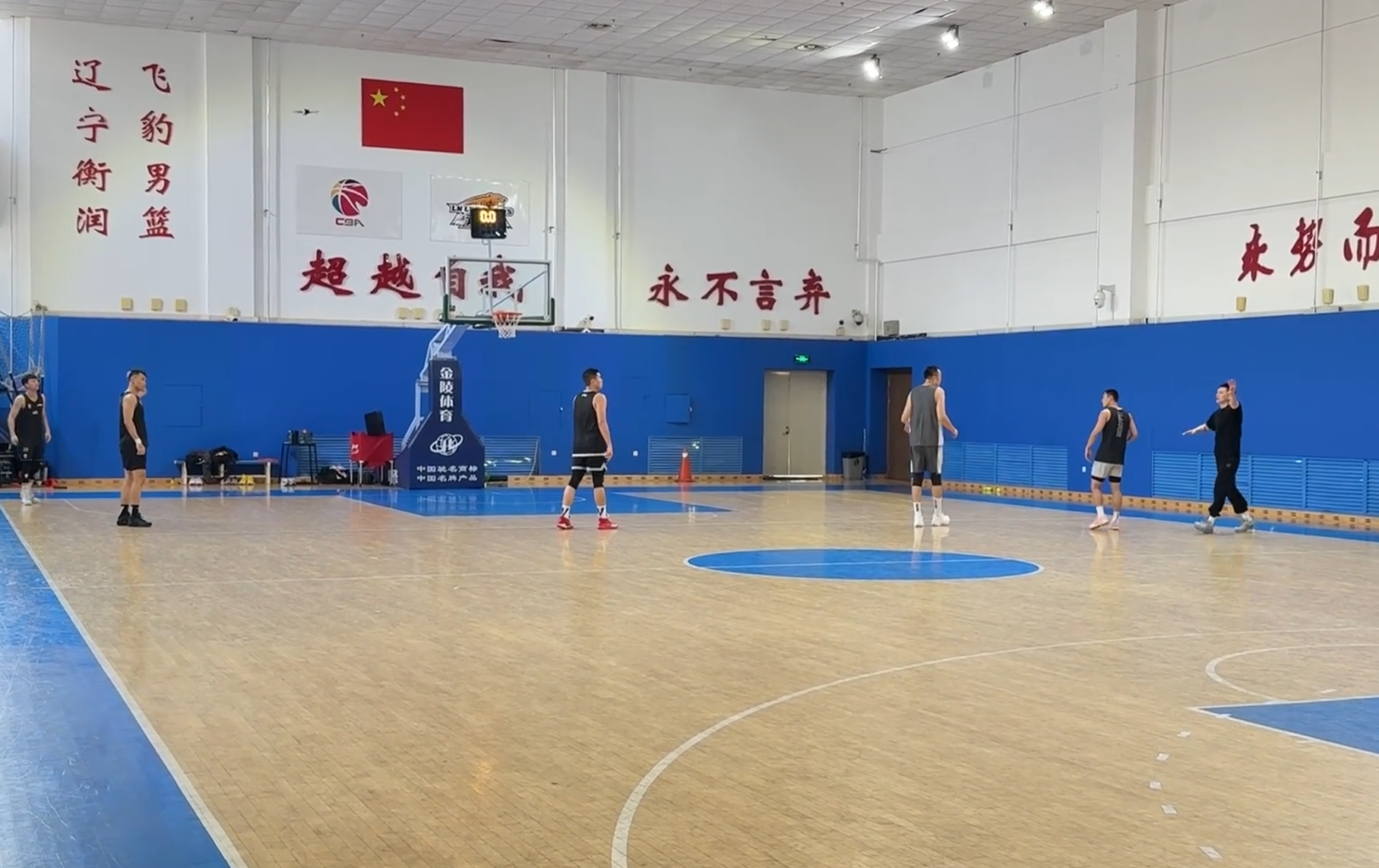 当地球员为, 让球队保持, vd